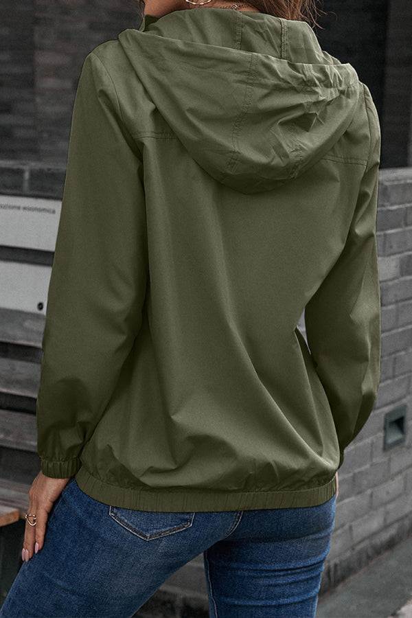 Outdoor hooded raincoat in olive green with elastic cuffs and hem, worn with jeans, suitable for rain and wind protection.