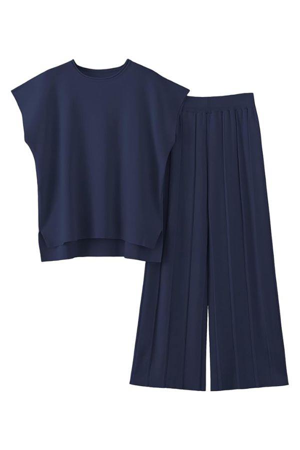 First Class Travel two-piece set navy blue pleated wide-leg pants and top for wrinkle-resistant comfortable travel wear