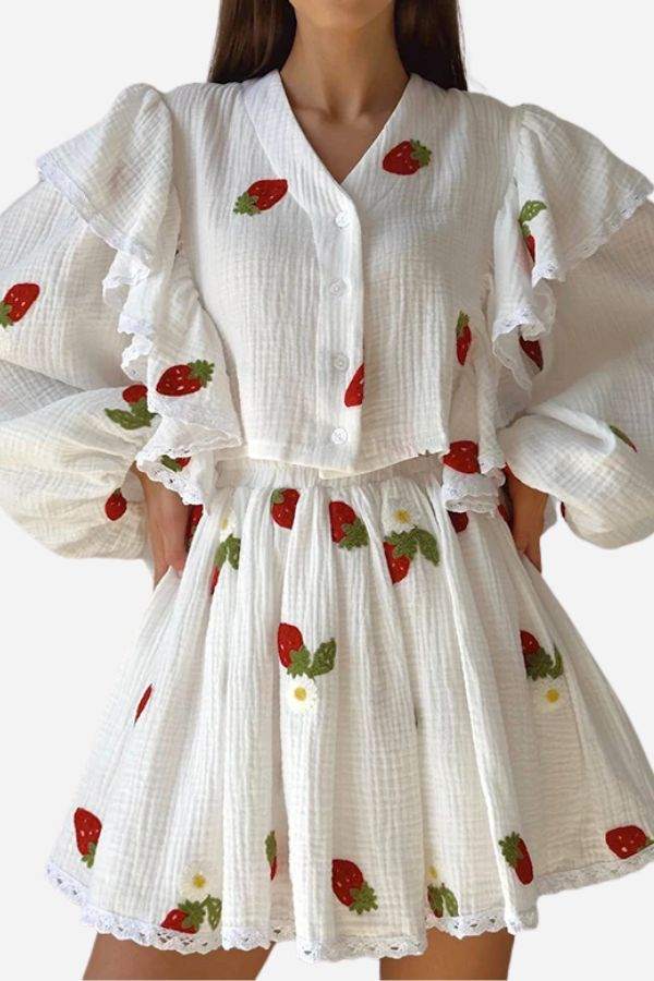 Sweet Countryside 100 Cotton white cotton two-piece set with ruffled sleeves and strawberry print.