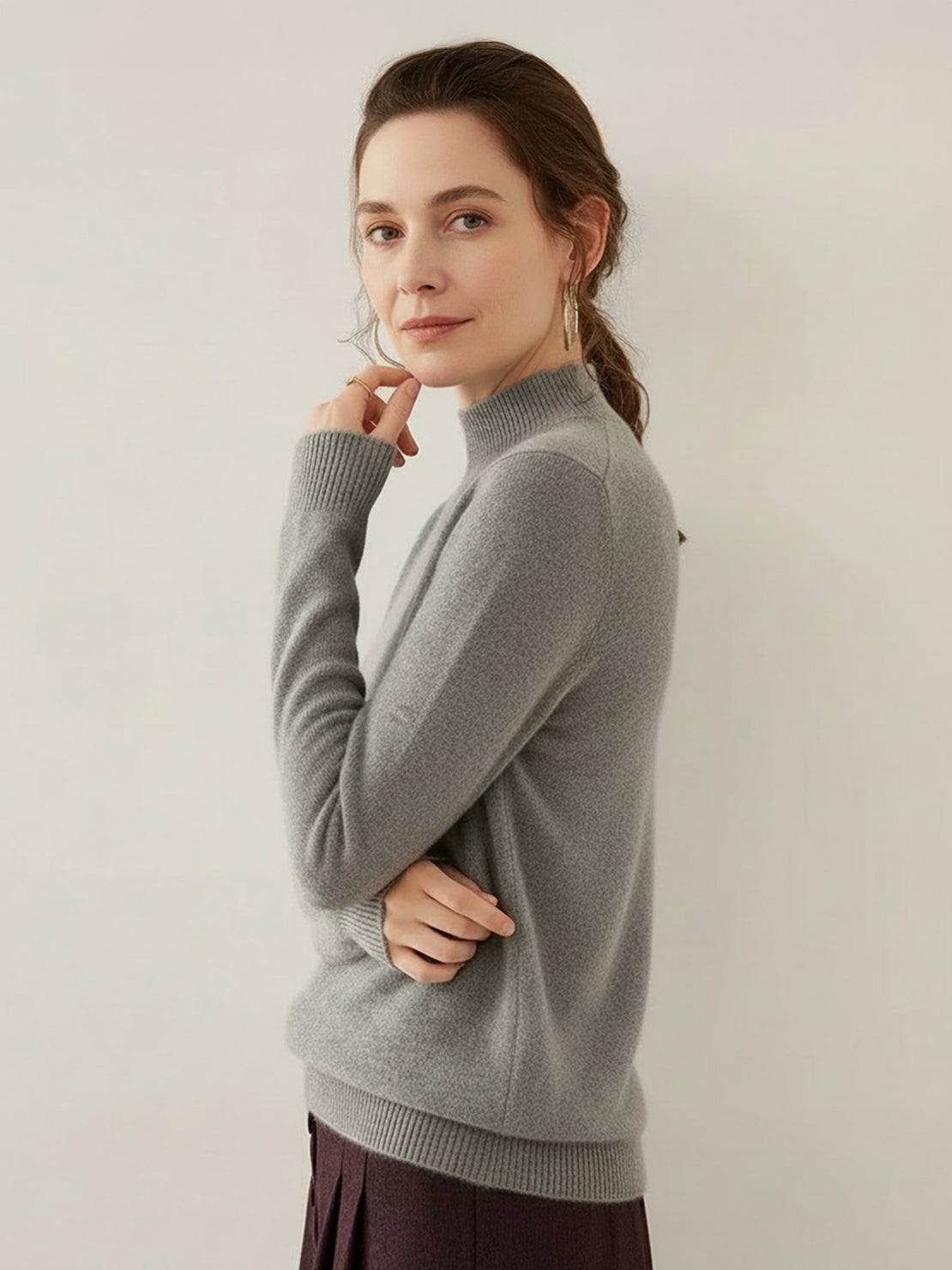 Elegant 100% Italian cashmere sweater with mock-neck and regular fit, soft and lightweight for all-day comfort