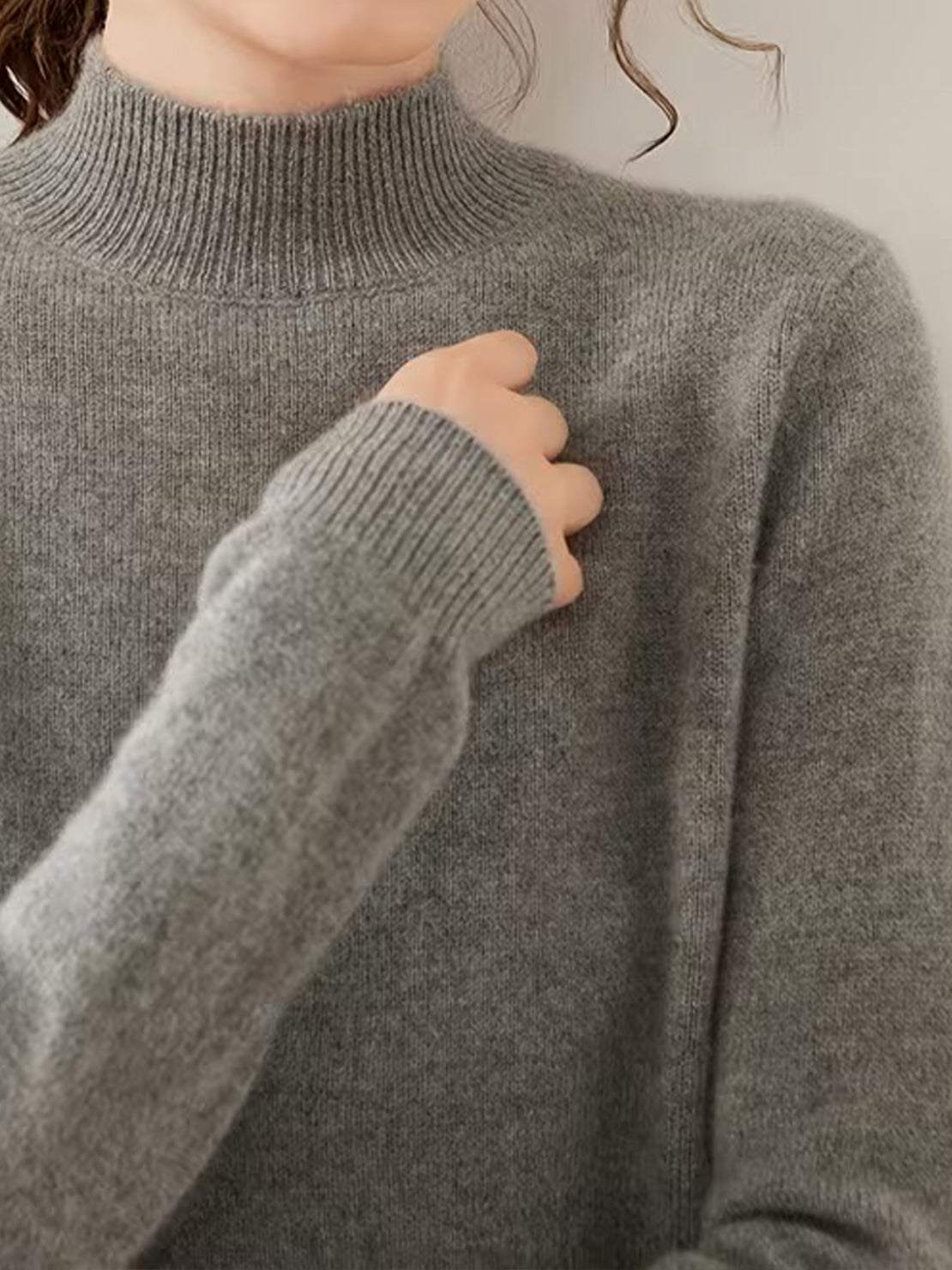 Lightweight Italian cashmere sweater with mock-neck and regular fit for elegant warmth