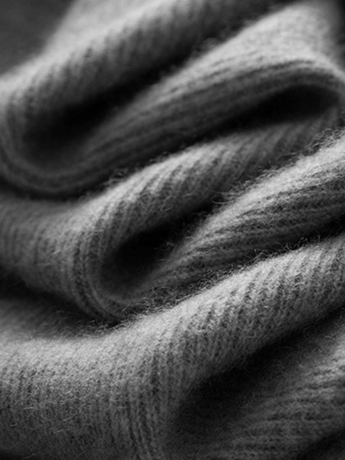 Lightweight 100% cashmere round neck pullover with long sleeves and hip-length cut for versatile styling