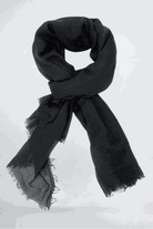 Black linen Color-POP scarf, lightweight, warm, and eco-friendly, ideal for all-weather use.