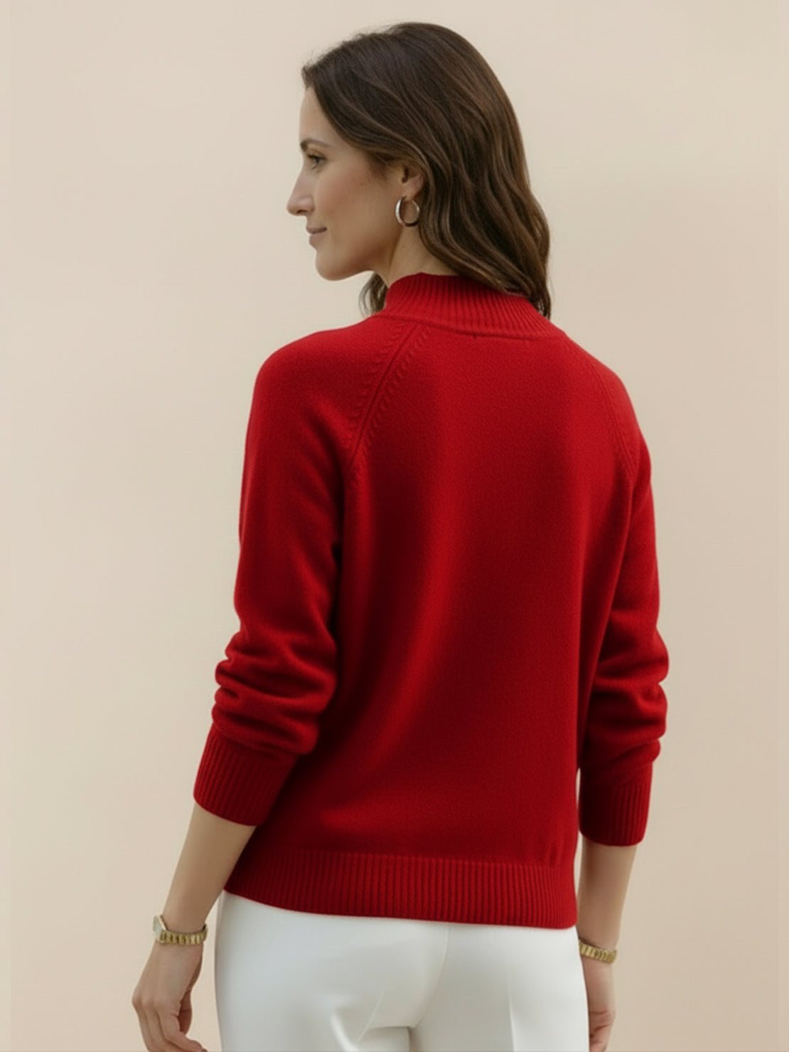 Lightweight 100% Italian cashmere sweater with mock-neck and regular fit
