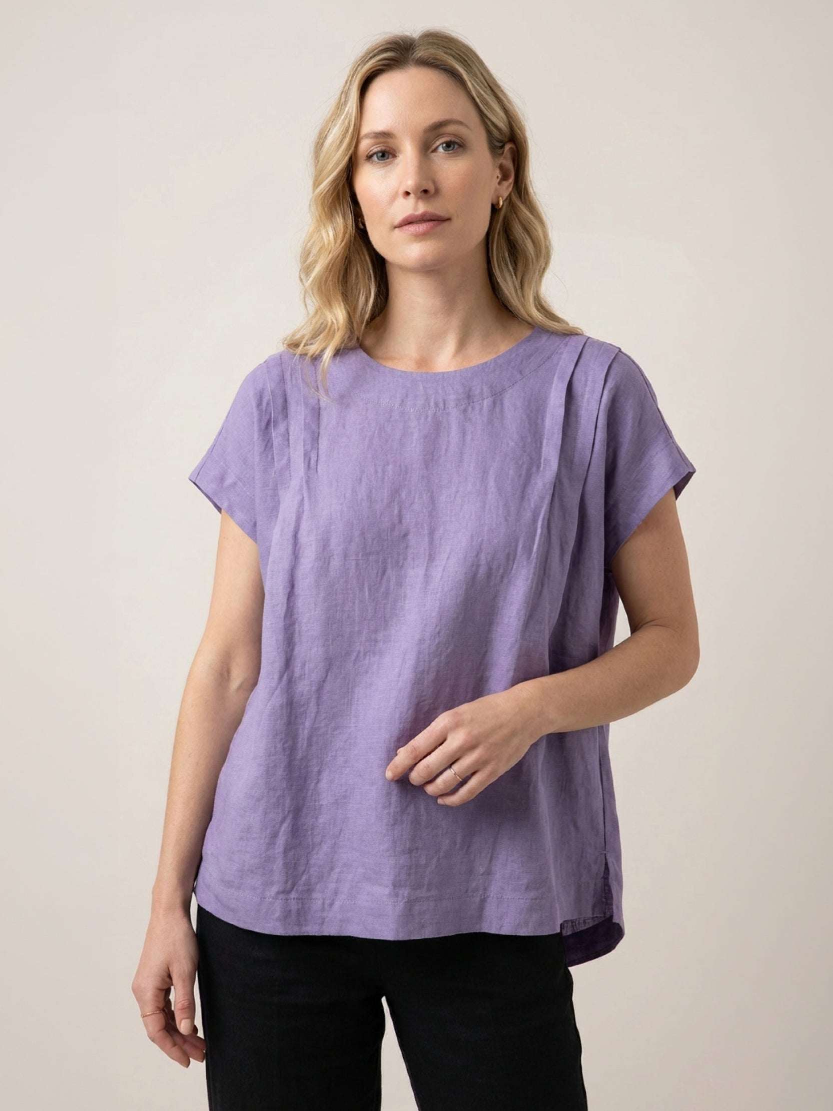 100% linen boxy cap-sleeve top with round neck and hip-length hem