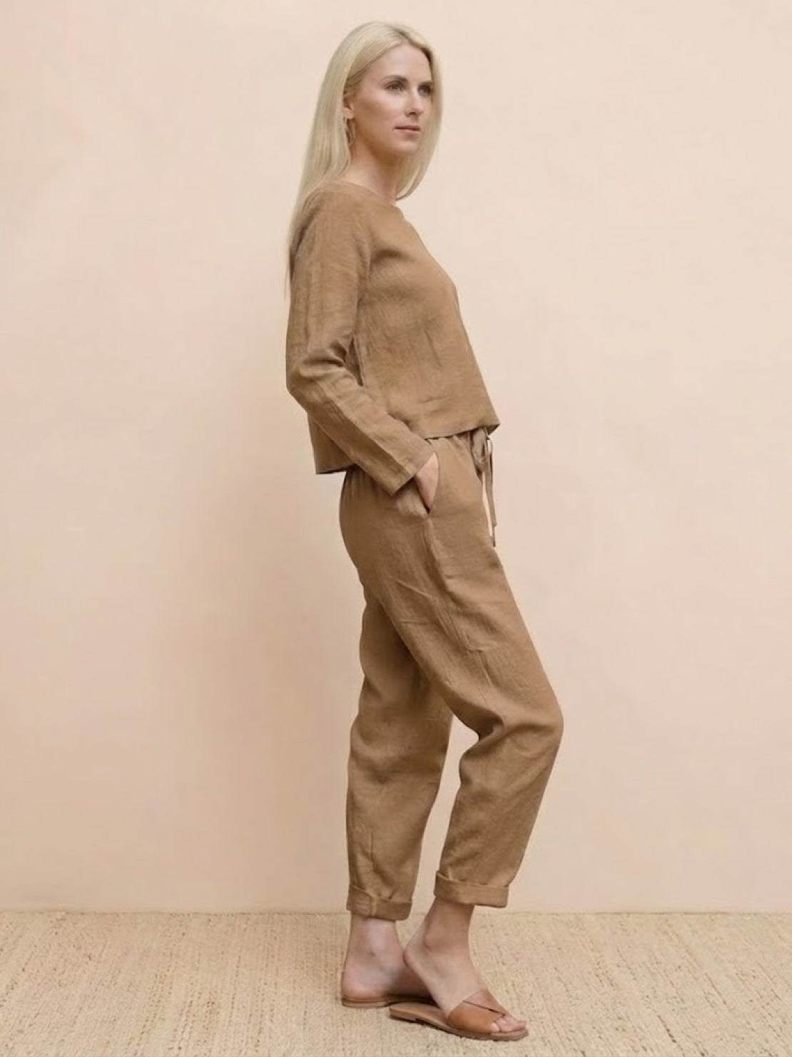 Cotton-linen monochrome women's two-piece set with relaxed longline top and wide-leg pants