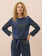 Cotton-linen monochrome women's capsule outfit with relaxed longline top and wide-leg pants