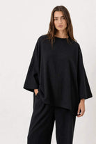 Everyday fashion loose-fit two-piece matching set in breathable fabric with relaxed silhouette